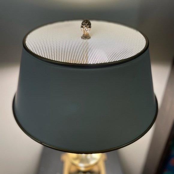 1970’s Solod Brass Pineapple Lamp with white tile shade - Picture 2 of 12